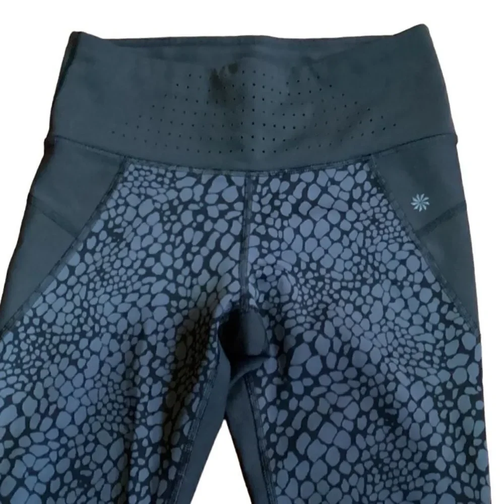 Athleta Crocodile Stealth TruCool Capri Leggings Small - Picture 6 of 16